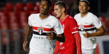 Lance do jogo entre São Paulo e Ibrachina