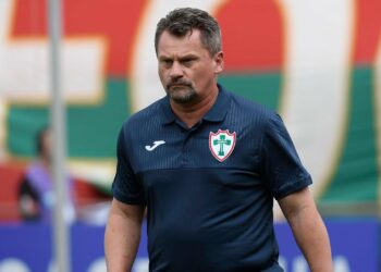 Fábio Matias com camisa da Portuguesa