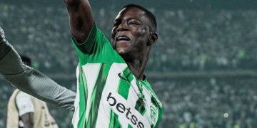 Na mira do Vasco, Marino Hinestroza durante jogo do Atlético Nacional