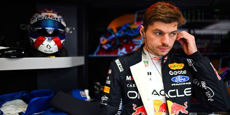 Verstappen durante testes em Barcelona