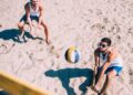 Aprenda a recepção correta no vôlei de praia e evite erros no saque