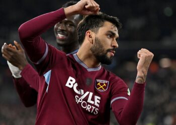 Paquetá, na mira do Flamengo, durante jogo do West Ham