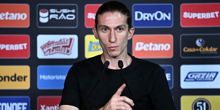 Filipe Luís falou sobre a expulsão de Jorge Carrascal na Supercopa do Brasil