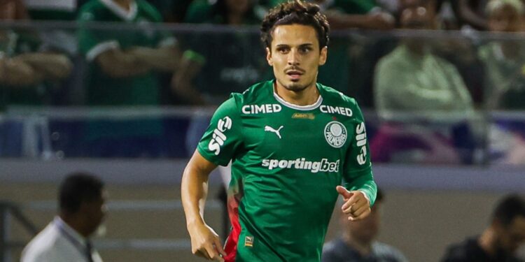 O Palmeiras emprestou Raphael Veiga para o América-MEX