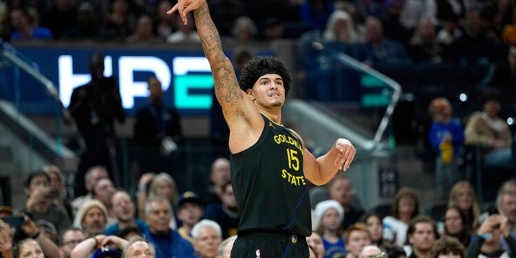 Gui Santos foi um dos destaques do Golden State Warriors na partida contra o Philadelphia 76ers