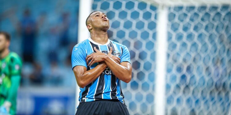 Carlos Vinícius foi o destaque na vitória do Grêmio sobre o Botafogo