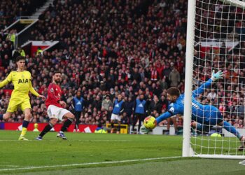 Bruno Fernandes marcou o segundo gol do Manchester United na vitória sobre o Tottenham