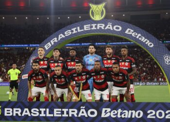 O Flamengo recebe o Vitória em busca da primeira vitória no Brasileirão