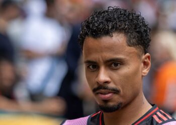 Allan vai defender o Corinthians por empréstimo até o final da temporada