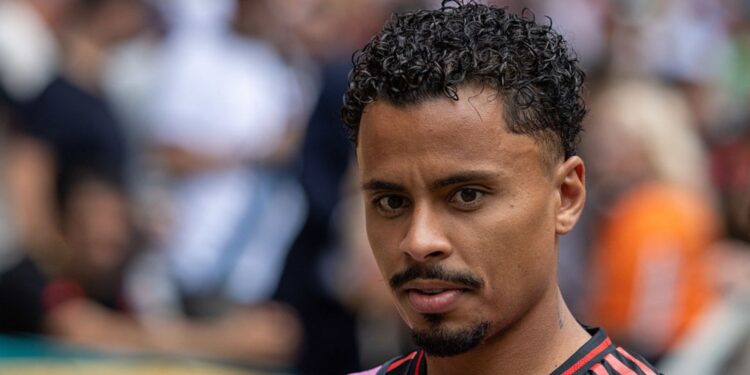 Allan vai defender o Corinthians por empréstimo até o final da temporada