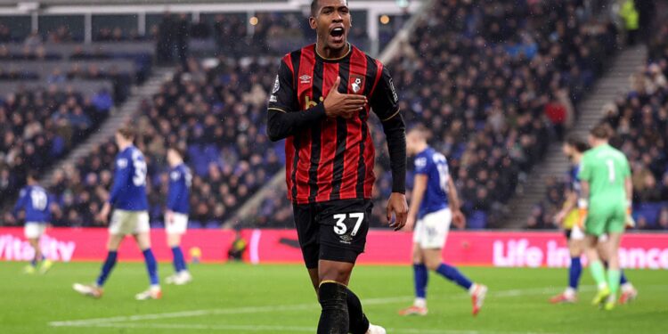 Rayan marcou o primeiro do Bournemouth na vitória sobre o Everton
