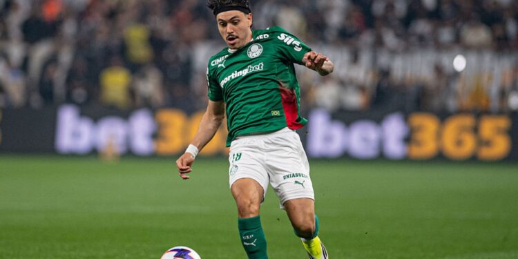 Maurício, meia do Palmeiras, se naturalizou paraguaio