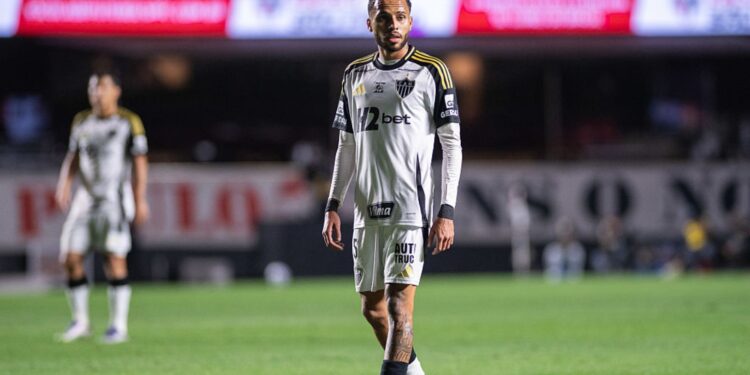 Alexsander se lesionou durante o duelo entre Atlético-MG e Pouso Alegre pelo Campeonato Mineiro