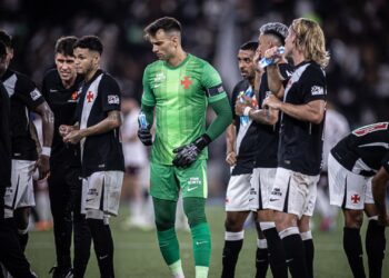 Léo Jardim falou sobre a saída de Philippe Coutinho do Vasco
