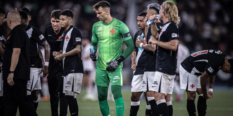 Léo Jardim falou sobre a saída de Philippe Coutinho do Vasco