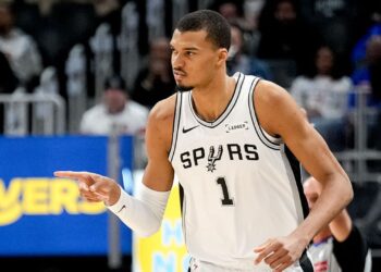 Wembanyama foi o destaque dos Spurs diante dos Pistons