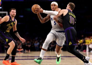 O Orlando Magic venceu o Los Angeles Lakers nos minutos finais