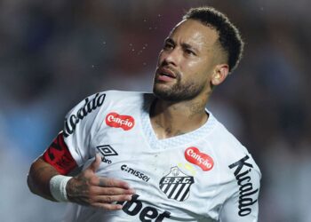 Neymar marcou os dois gols do Santos na vitória sobre o Vasco