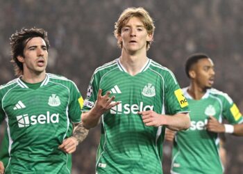 Anthony Gordon foi o nome do jogo ao marcar quatro gols na goleada histórica pela Champions League