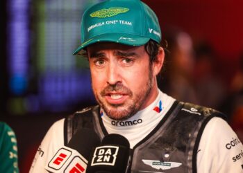 Piloto da Aston Martin define prazo para decidir futuro na Fórmula 1