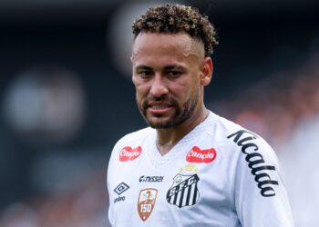 Neymar é vetado no gramado sintético e fica fora do duelo contra o Athletico