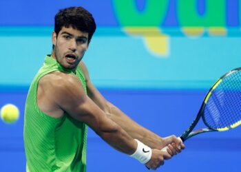 Carlos Alcaraz leva a melhor contra Rublev na semifinal do ATP 500 de Doha