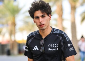 Gabriel Bortoleto durante os testes da Audi no Bahrein na pr&eacute;-temporada da F&oacute;rmula 1