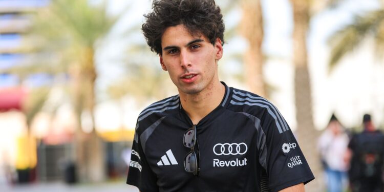 Gabriel Bortoleto durante os testes da Audi no Bahrein na pré-temporada da Fórmula 1