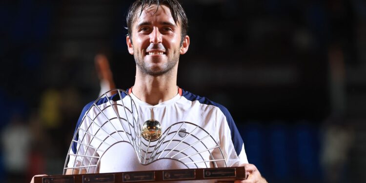 Tomás Etcheverry conquista seu primeiro título no Rio Open