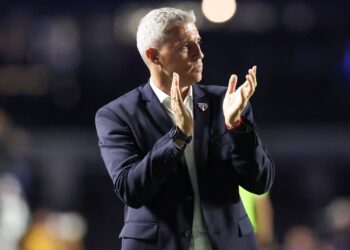 Crespo cobra reforços após vitória do São Paulo sobre o Grêmio