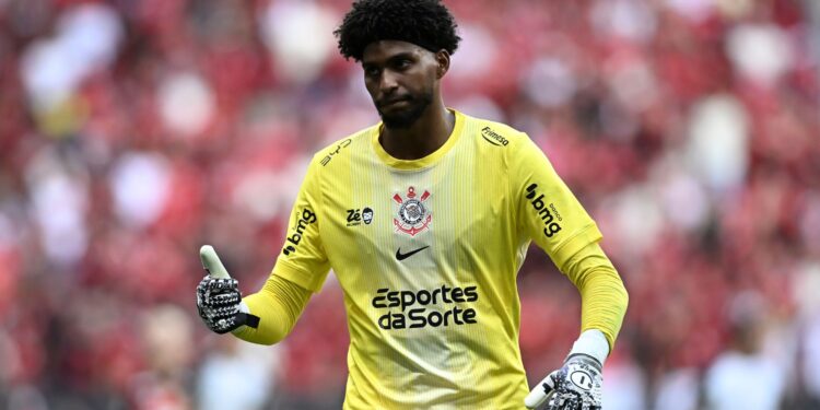 Hugo Souza usou os microfones para defender a arbitragem feminina de ataques machistas
