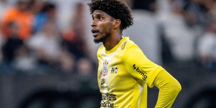 Hugo Souza foi insultado no Canindé logo após garantir a vaga na semifinal do Paulista