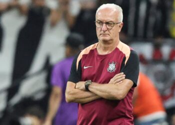 Dorival Júnior analisa modificações no time titular para enfrentar o Cruzeiro