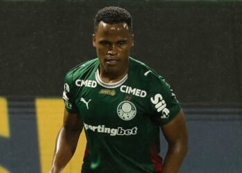 Arias se prepara para enfrentar o Fluminense em duelo direto pela liderança do Brasileirão
