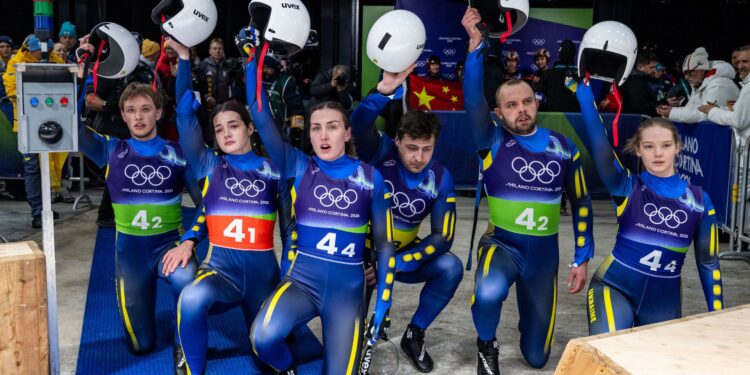 Equipe ucraniana presta homenagem à Heraskevych após punição em Milão-Cortina