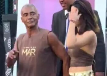 Romário é visto com a estudante Tiffany Vasconcelos após desfiles na Sapucaí