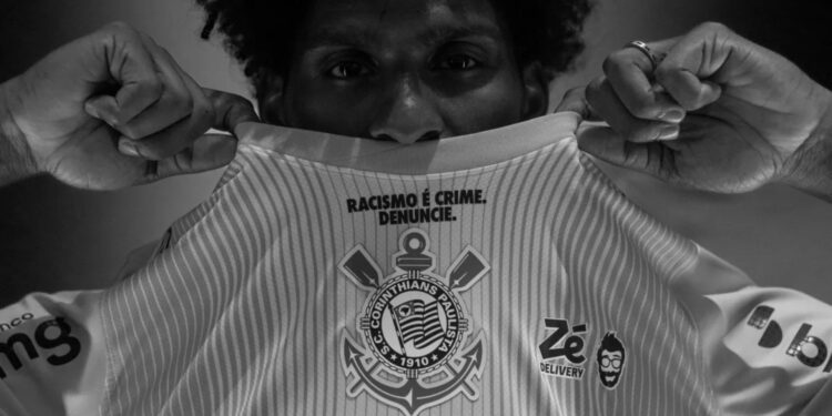 Jogadores do Corinthians utilizarão uniforme especial com mensagem de denúncia para combater o preconceito