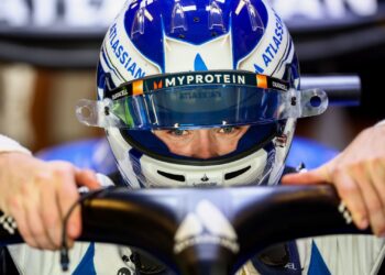 Luke Browning escapa sem ferimentos após capotar veículo durante testes da Super Fórmula no Japão