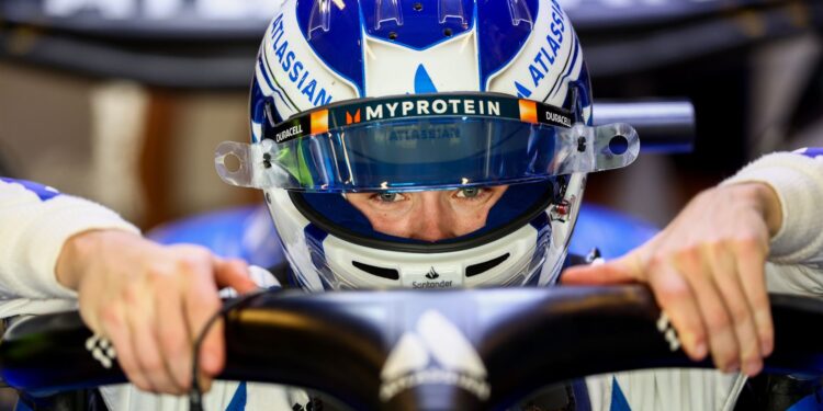 Luke Browning escapa sem ferimentos após capotar veículo durante testes da Super Fórmula no Japão