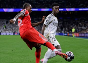 Sidny Lopes é hostilizado por torcedores do Benfica após interagir com Vini Jr ao fim do jogo em Madri