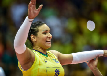 Tandara Caixeta anunciou sua aposentadoria do vôlei aos 37 anos