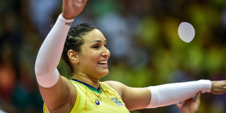 Tandara Caixeta anunciou sua aposentadoria do vôlei aos 37 anos