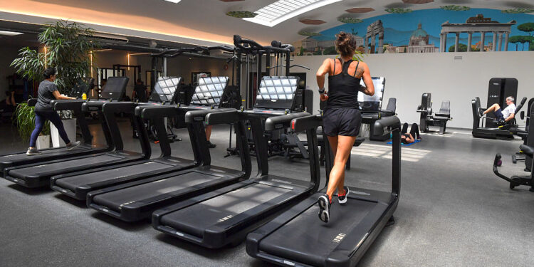 Treinar na esteira traz vantagens para o condicionamento físico