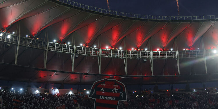 O Flamengo precisa vencer o Lanús por dois gols de diferença para levantar a Recopa