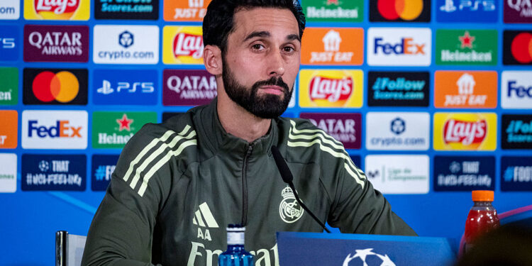 Treinador do Real Madrid, Álvaro Arbeloa saiu em defesa de Vinícius Júnior