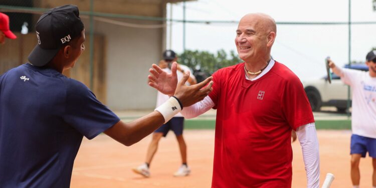 Agassi está participando de várias ações no Rio Open