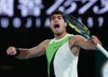 Alcaraz comemorando durante decisão do Australian Open
