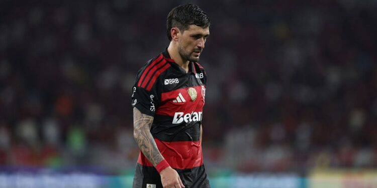 Arrascaeta durante partida do Flamengo