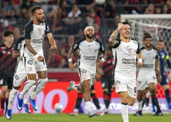 Lance de Athletico-PR x Corinthians