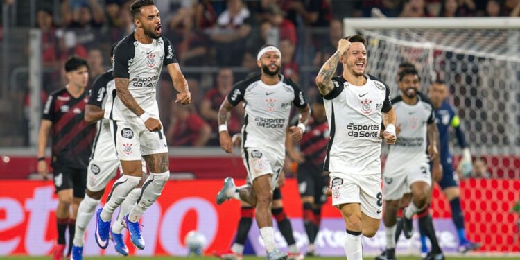 Lance de Athletico-PR x Corinthians